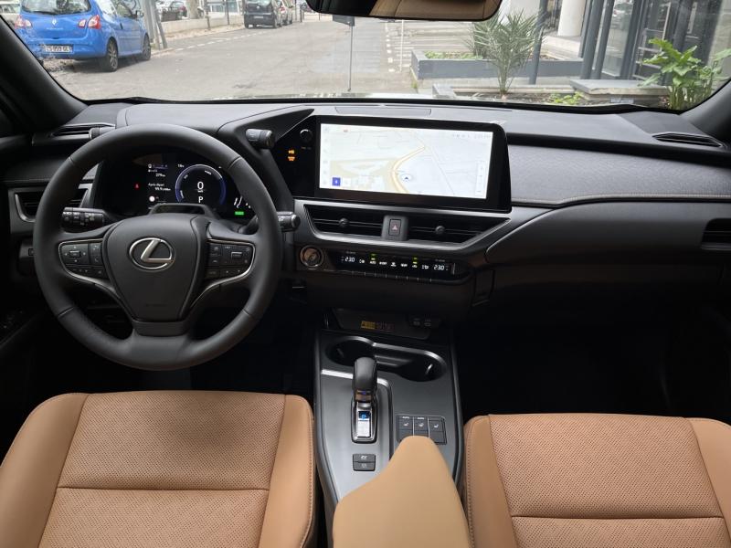 LEXUS UX 5500km